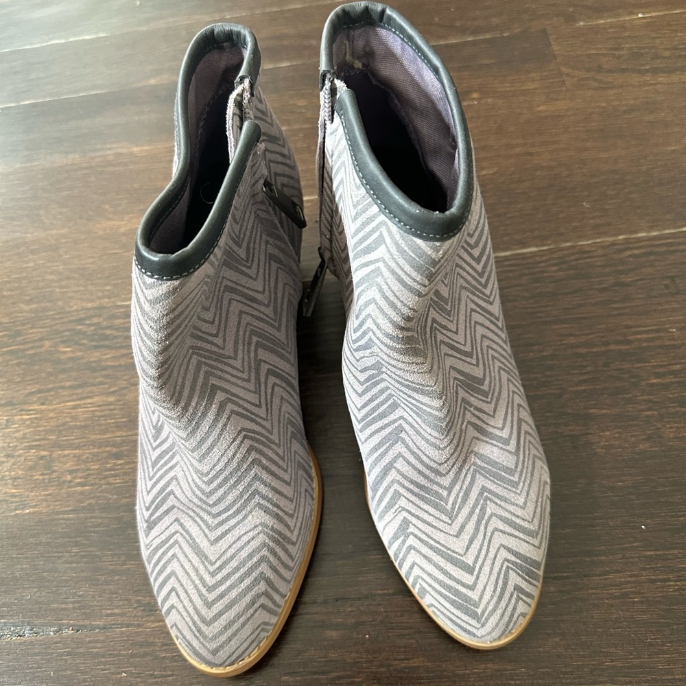 NEVER WORN low heeled purple and black booties